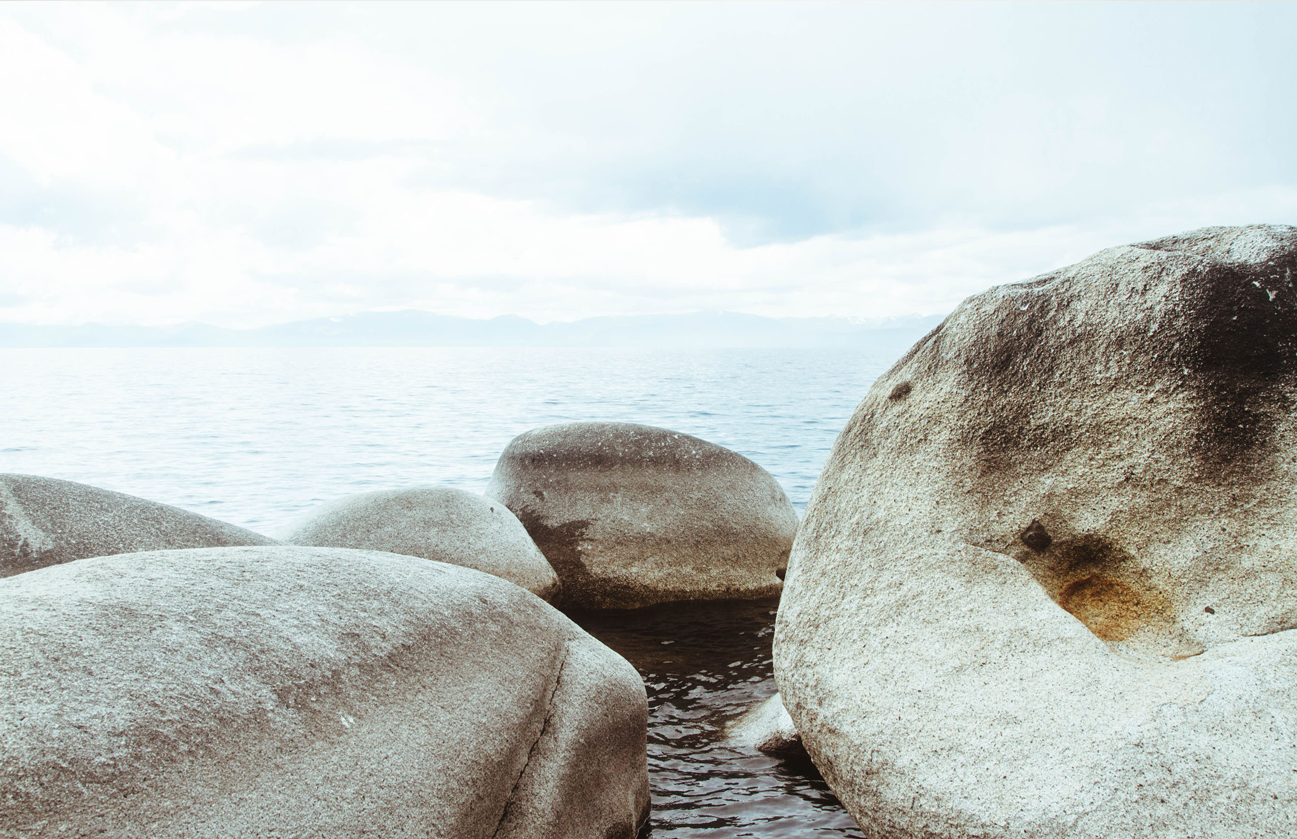 Skin-water-rocks-texture-image